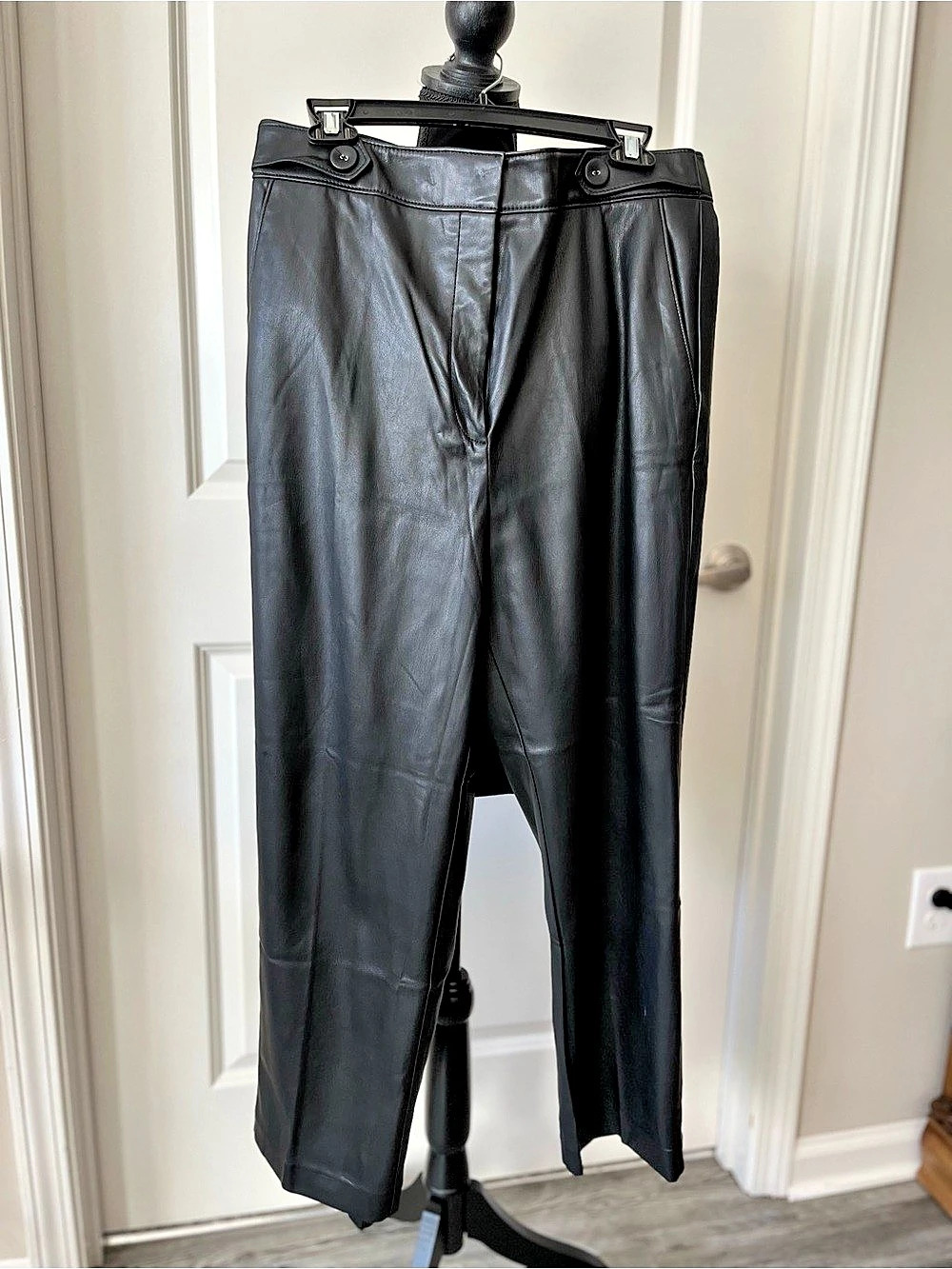 Ann Taylor Women's Black Straight Leg Cropped Faux Leather Pants Size 12 Like Ne